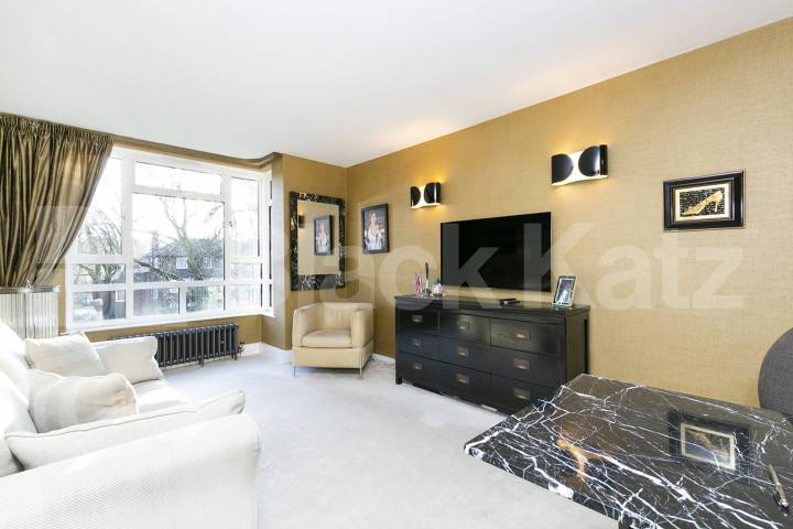 A well-appointed bright two bedroom apartment located in a private block  Muswell Hill , Alexandra Palace / Muswell Hill